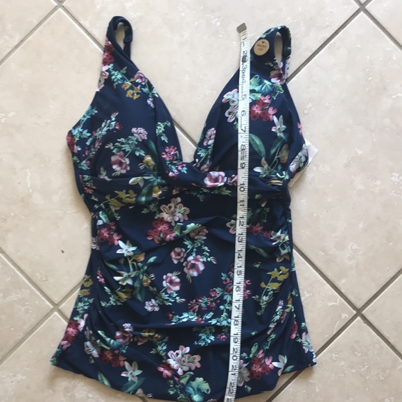 Nwt beautiful swim top, multi fit cup; quality - Picture 3 of 6